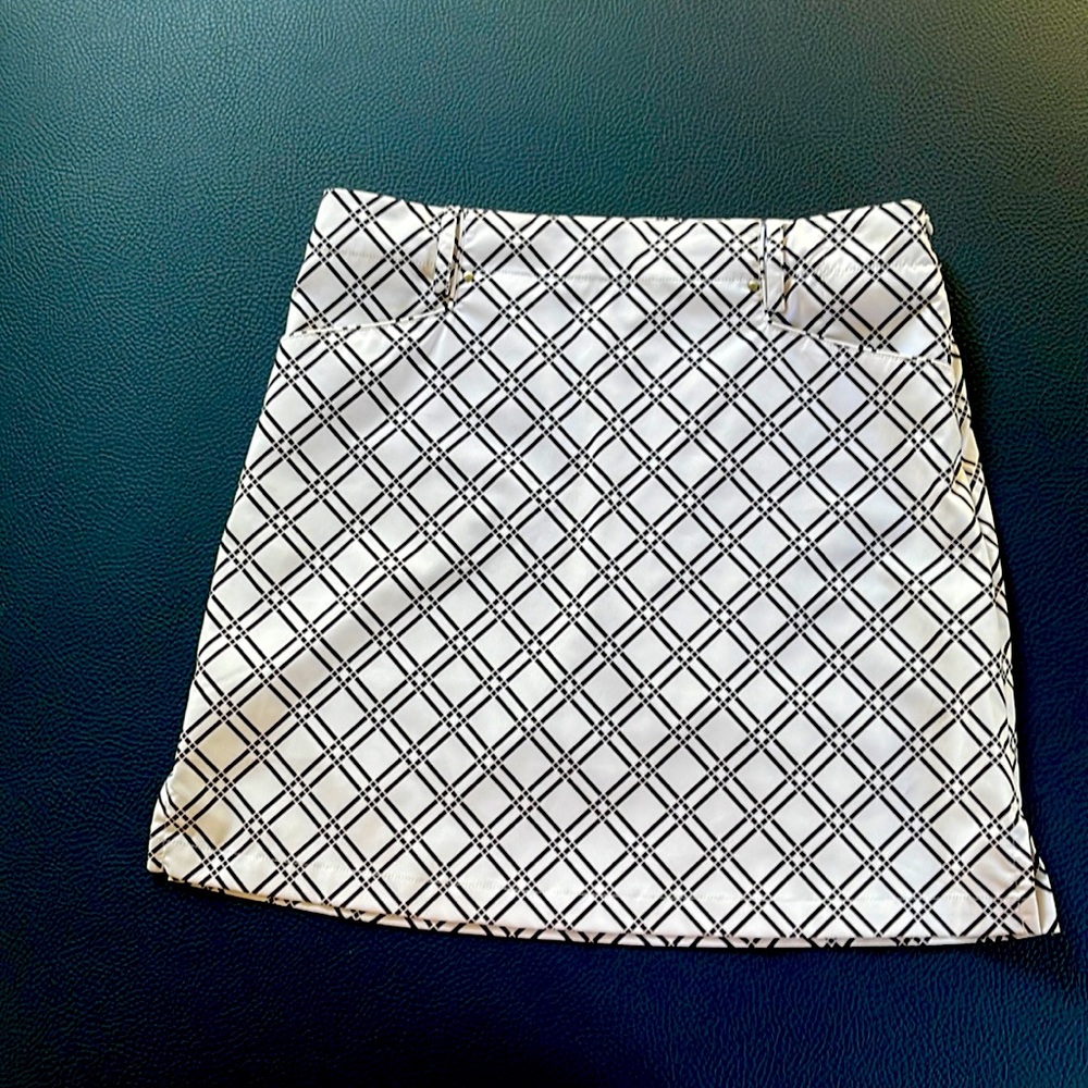 NVo by Lancelot Black and White Lattice Print Golf Skort Size 4